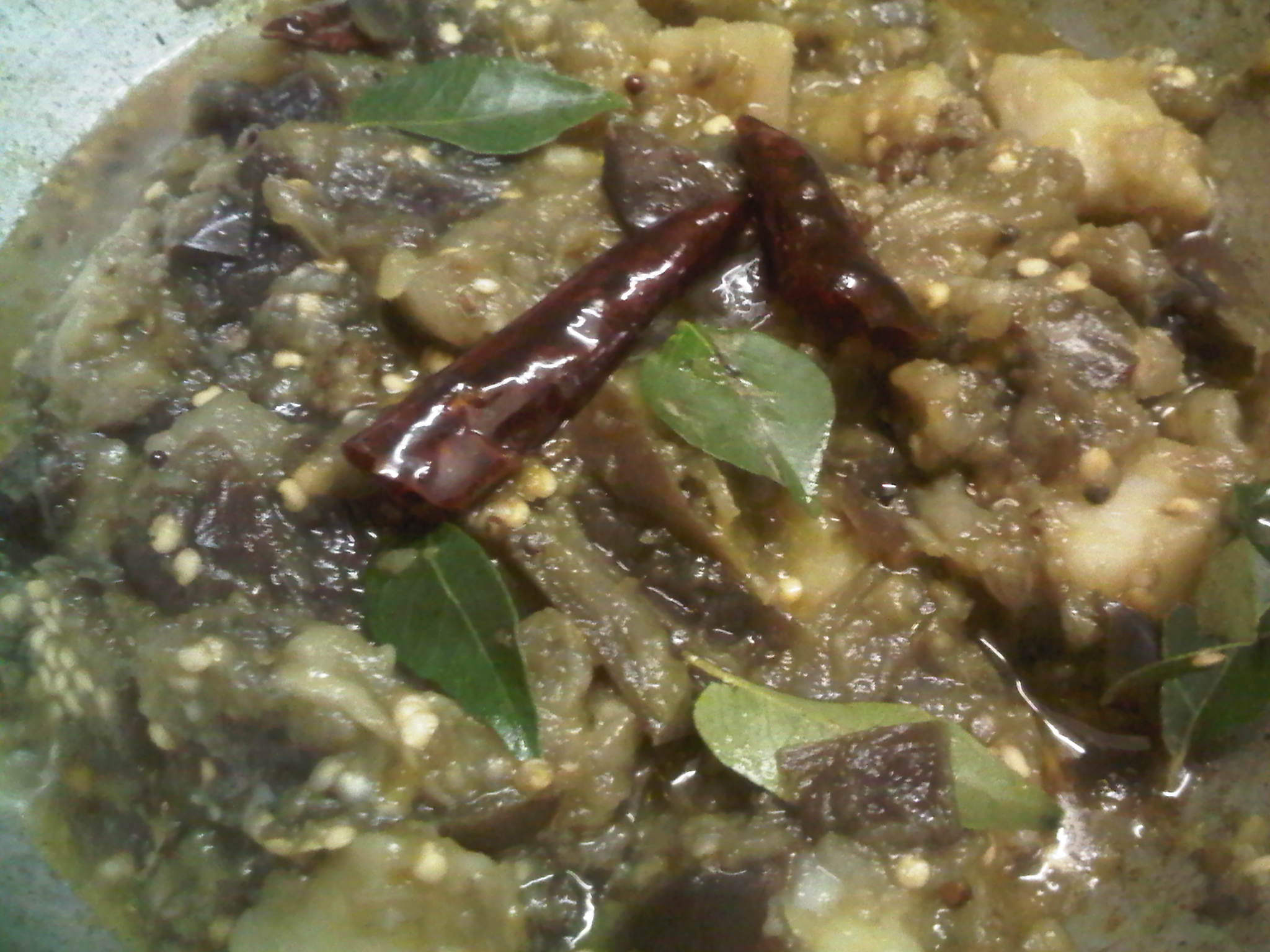 Vankaya-Bangala Dumpa Mudda Koora (Eggplant/Aubergine with Potato) - 1