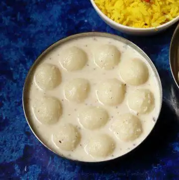 Pala Undrallu: Rice flour dough balls simmered in coconut- and cardamom-flavoured milk.