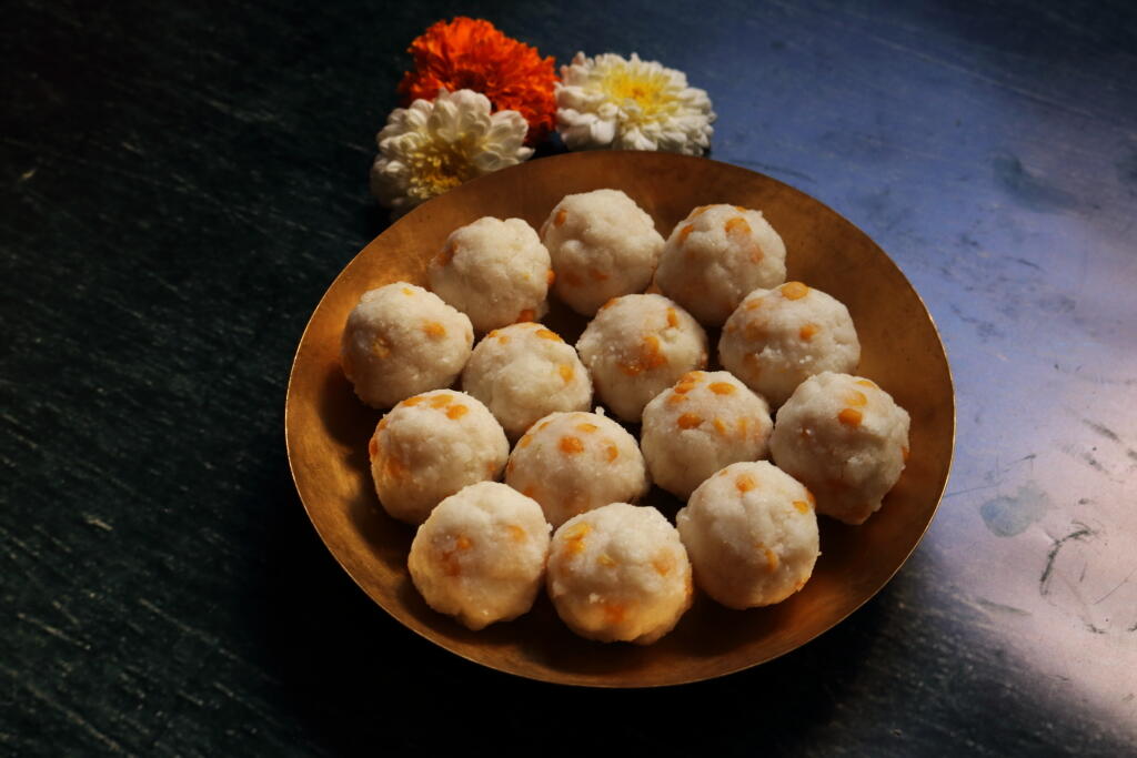 Kudumulu (also called Undrallu) are steamed Rice Rava and Chana Dal Balls