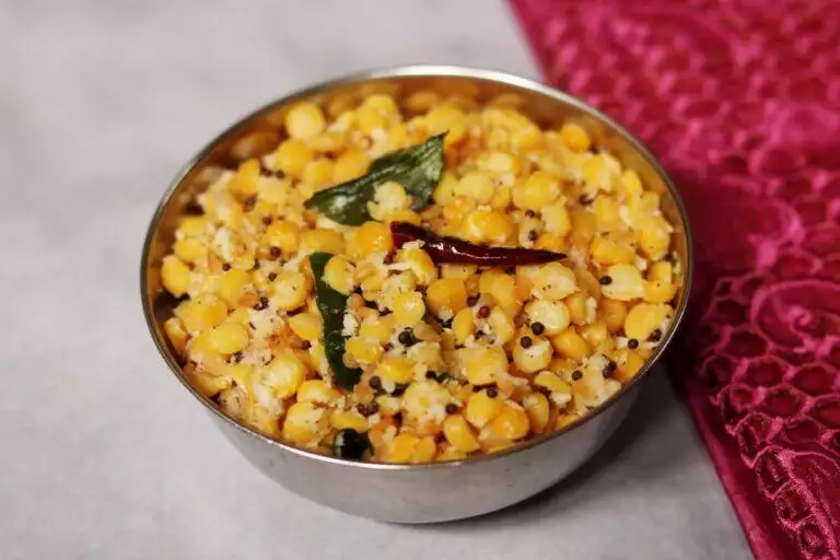 A bowl of Senaga Pappu Kobbari Kura or Kadalai Paruppu Sundal, a vegan snack rich in plant-based protein.