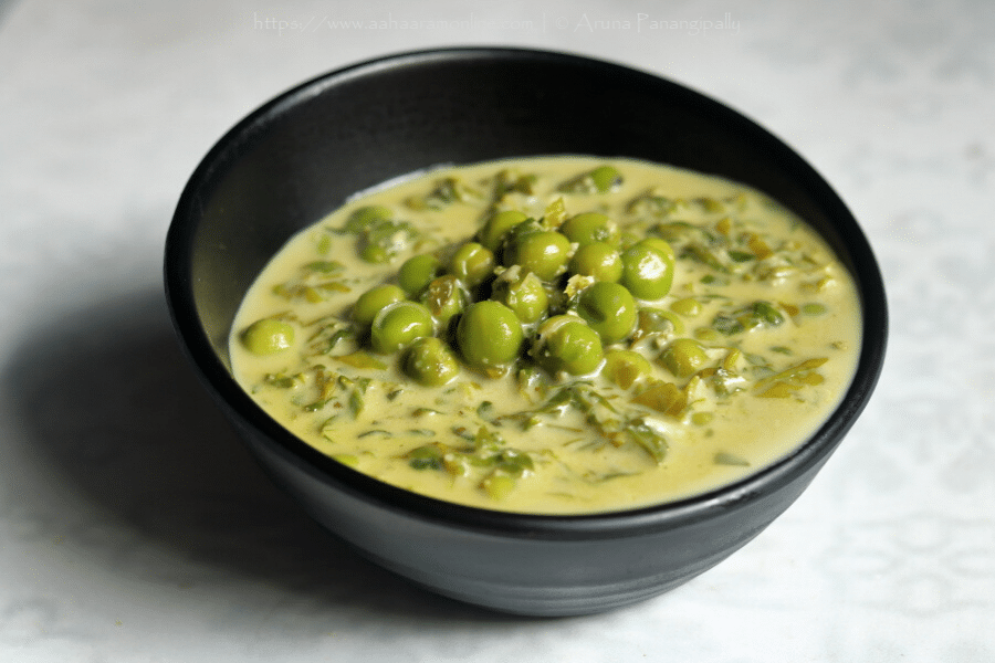 Methi Matar Malai (Fenugreek leaves and peas in a milk and cashew paste gravy)