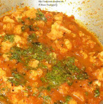Cauliflower in Tomato and Onion Gravy