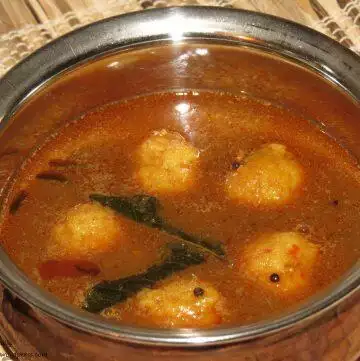 Paruppu Urundai Kuzhambu, Lentil Balls in Spicy Tangy Gravy from Tamil Nadu