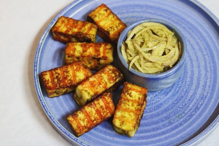 Hariyali Paneer Tikka is pan-fried paneer or Indian cottage cheese fingers that have been marinated in a paste of hung curd, coriander, mint, chilli and lemon juice.