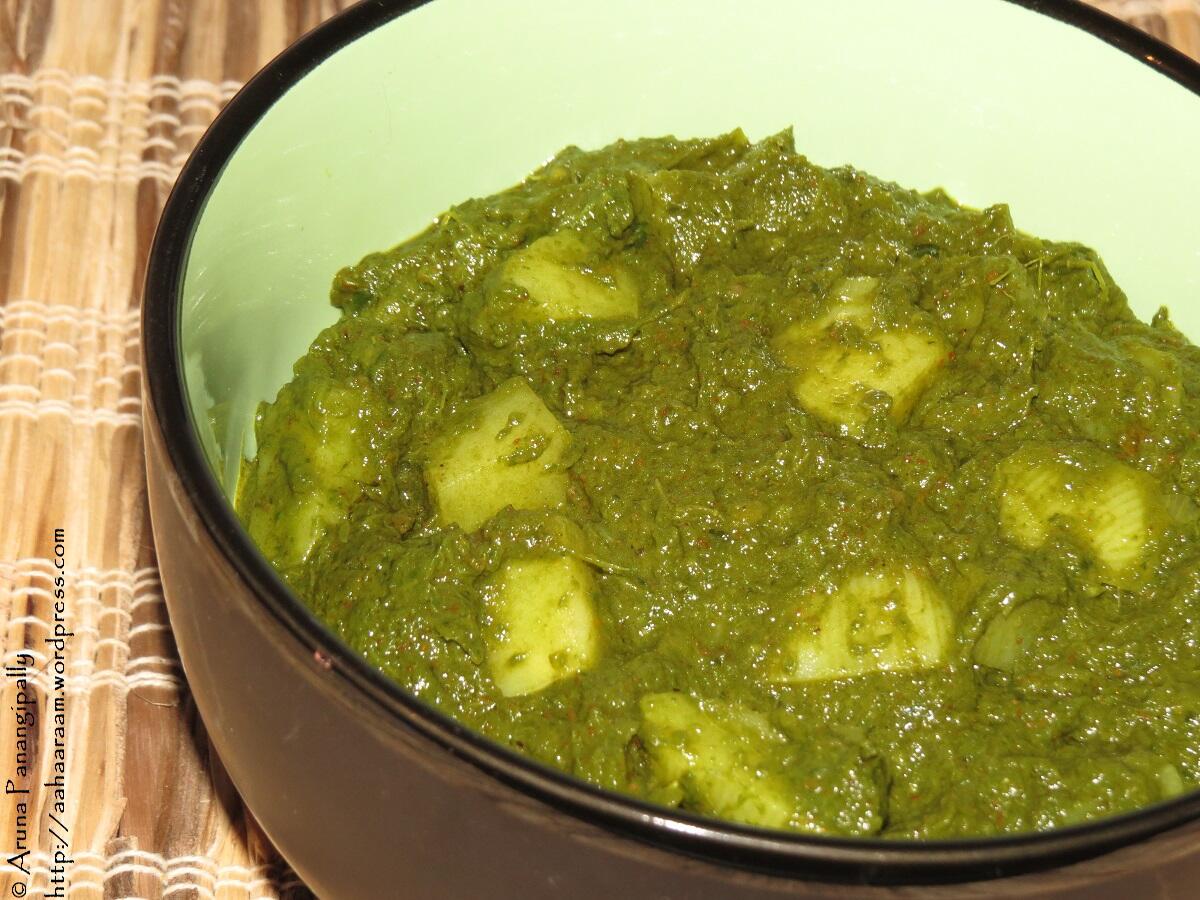 Aloo Palak - Potato and Spinach Curry - Punjabi Recipe