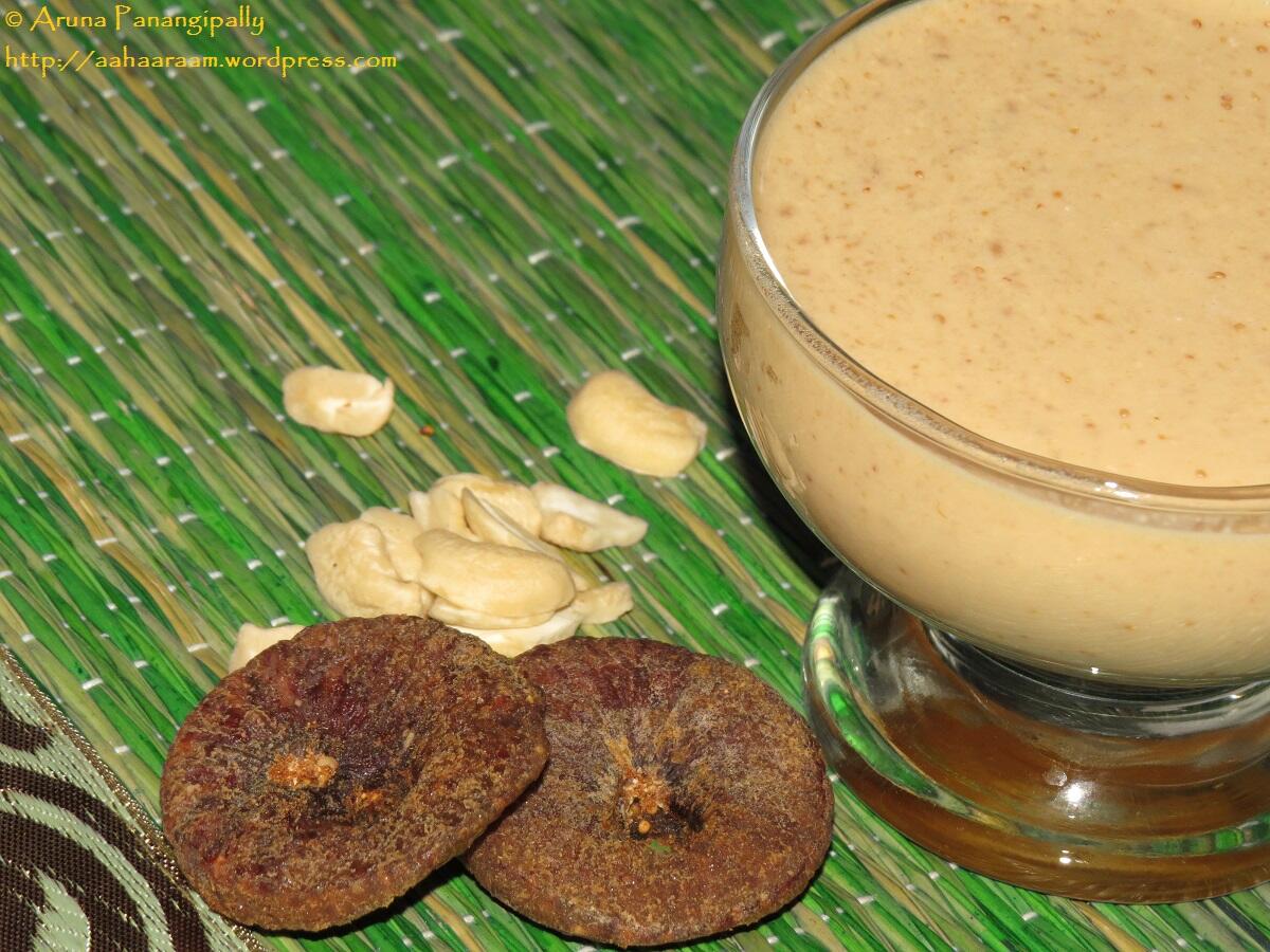 kaju-anjeer-milkshake-or-cashew-and-fig-milkshake