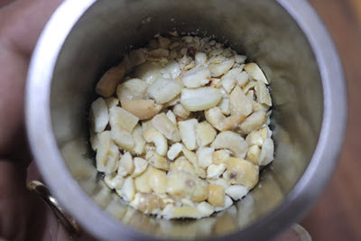 Coarsely crushed roasted and deskinned peanuts