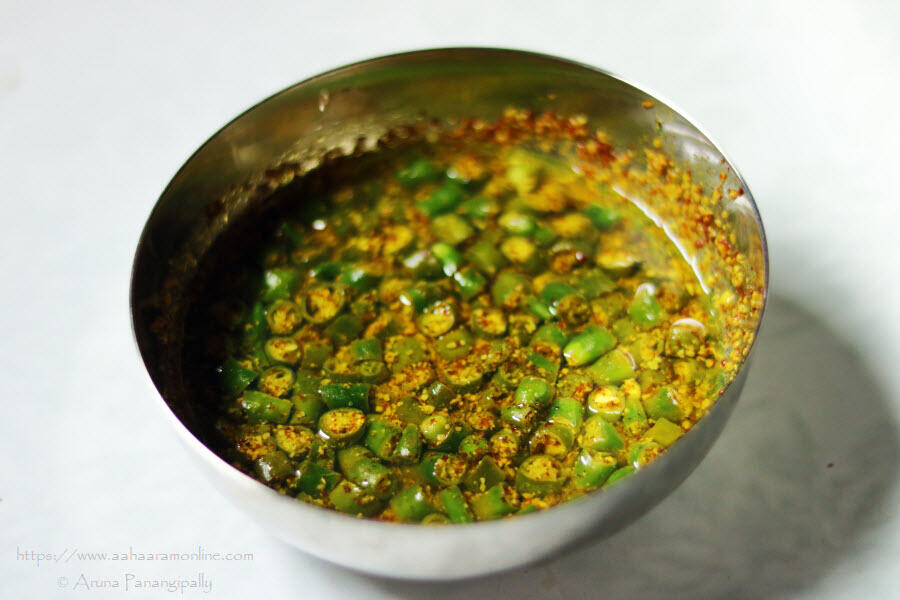 Hirvi Mirchi Che Lonche | Hari Mirch ka Achar | Green Chilli Pickle