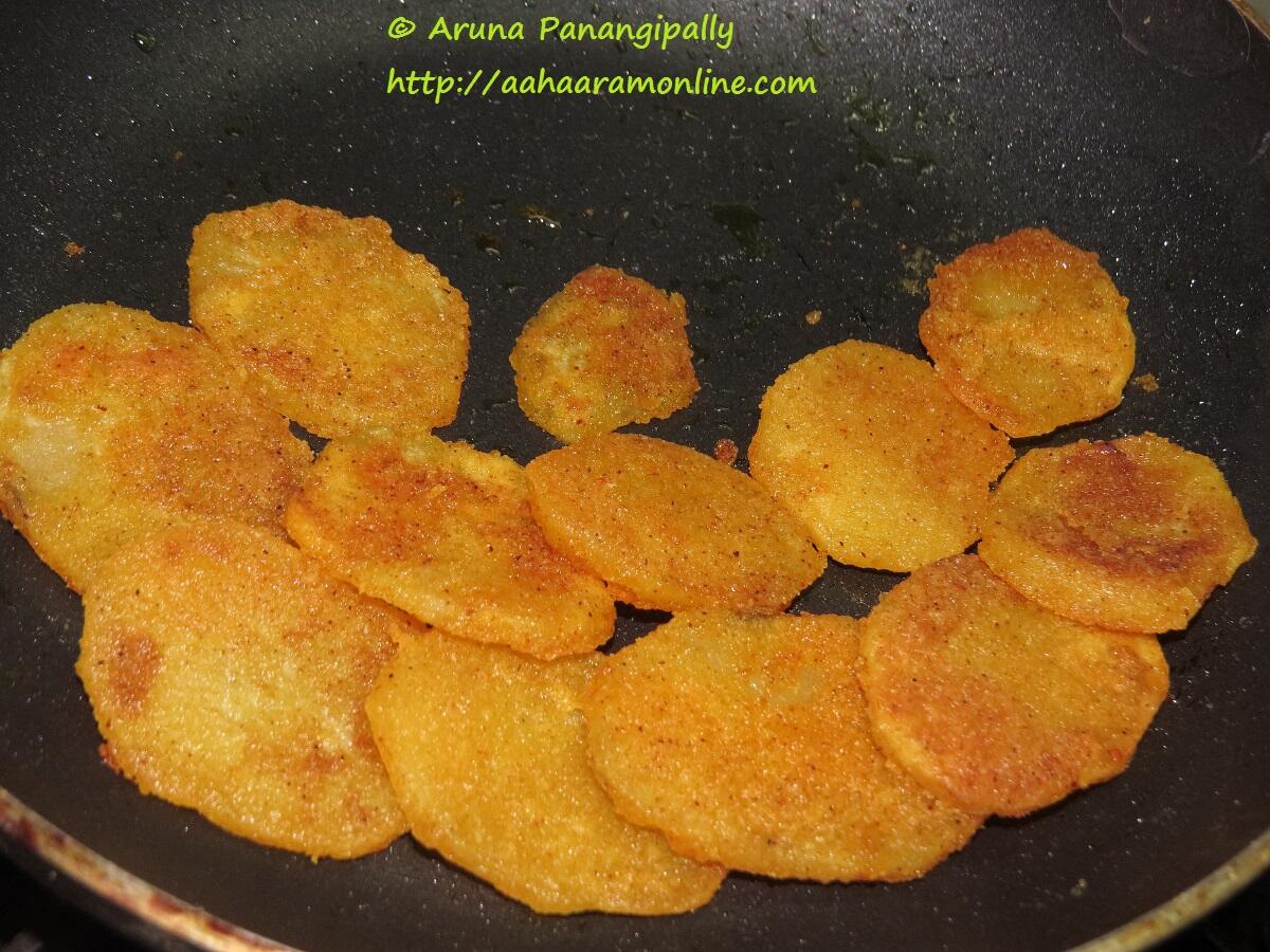 Batatyache Kaap - Maharashtrain Style Crispy Sliced Potatoes