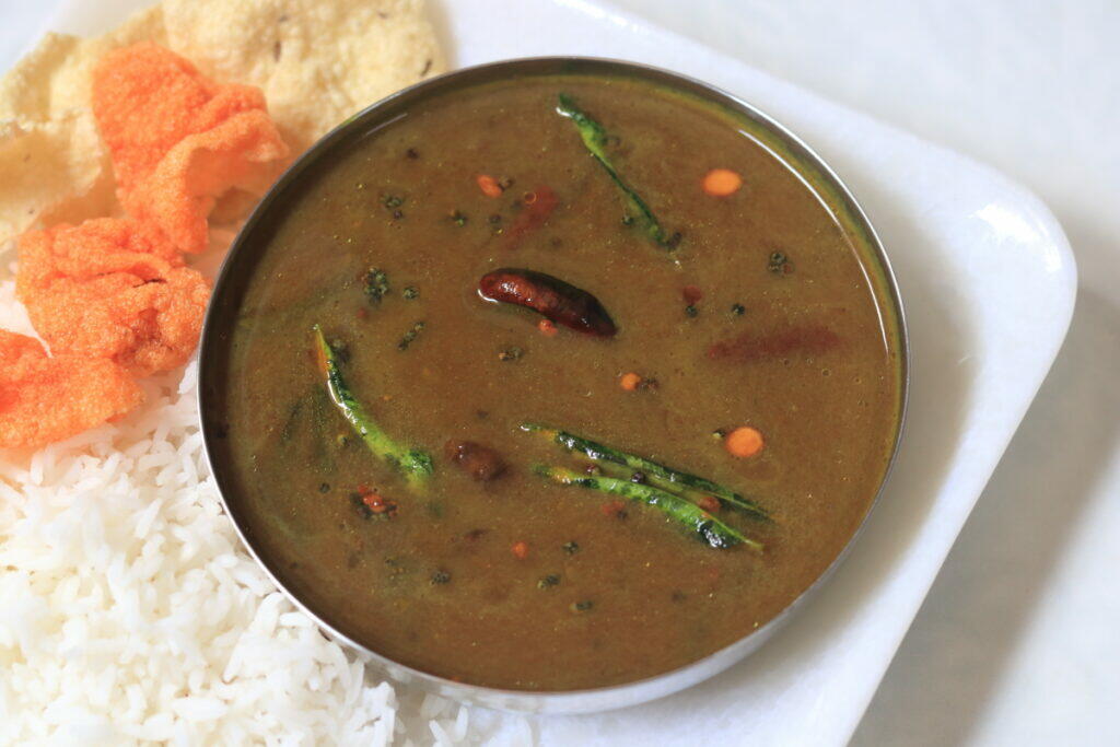 Pulihora Pulusu is a quick and easy, vegan, gluten-free tangy gravy made with tamarind extract.