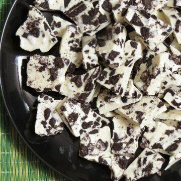 White Chocolate and Oreo Bark - Inspired by Hershey's Cookies 'n' Creme Kisses