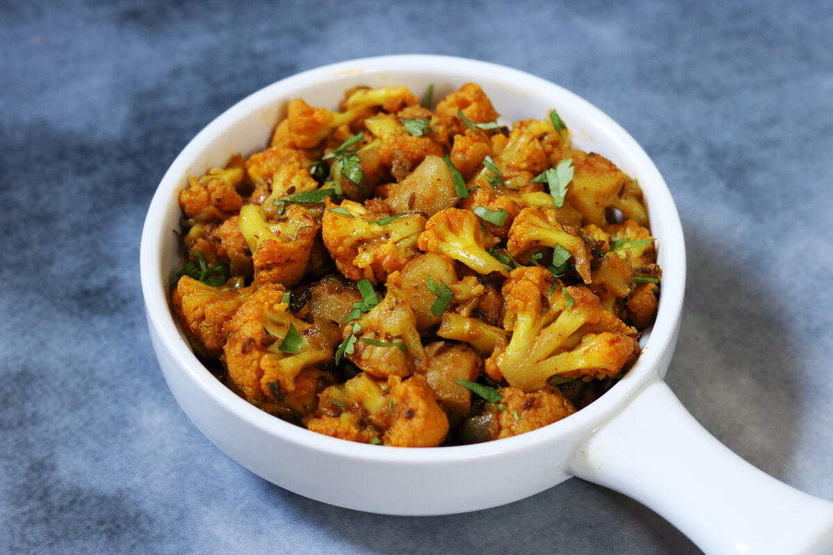 Aloo Gobi | The Punjabi Cauliflower and Potato Curry - ãhãram