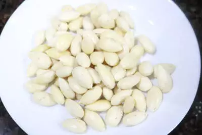 Soaked and peeled almonds