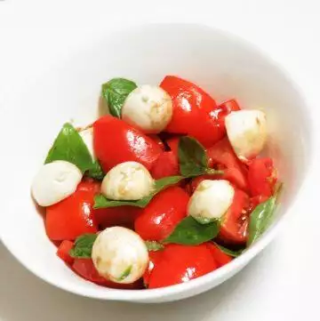 Bocconcini Tomato and Basil Salad with Balsamic Vinegar Dressing
