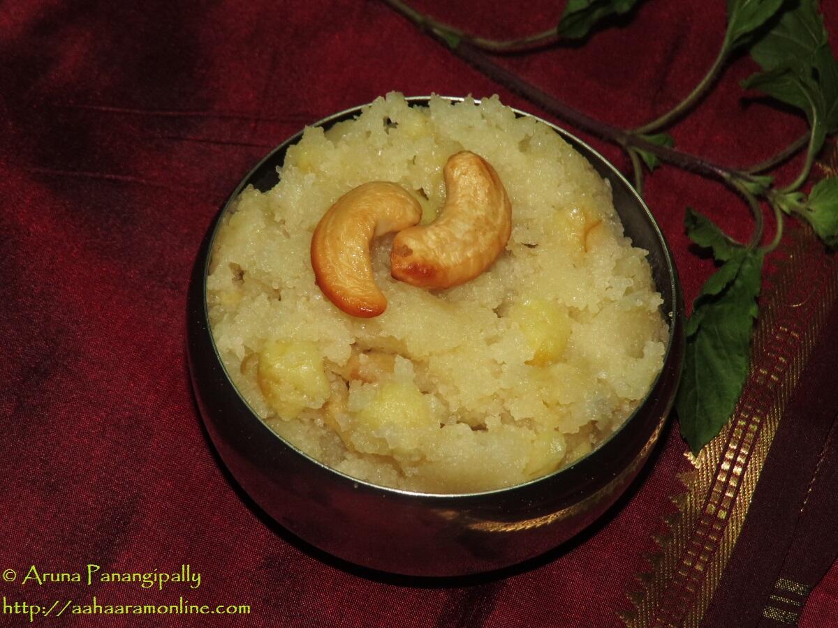 Apple Cinnamon Sheera (or Suji Halwa with Apple and Cinnamon) is inspired by the flavours of Apple Pie