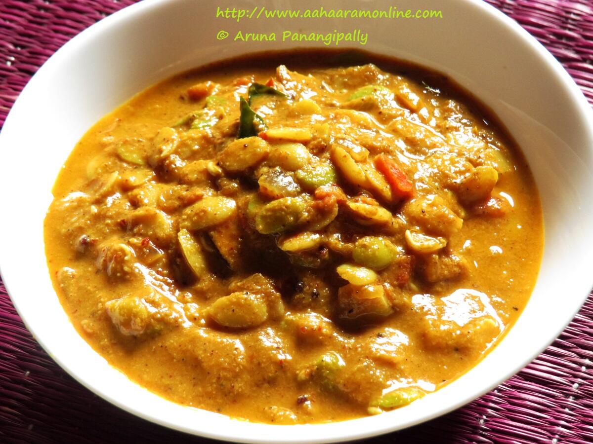 Hitikida Avarekalu Saaru: A Curry Made with Surti Papdi/Lilva Beans
