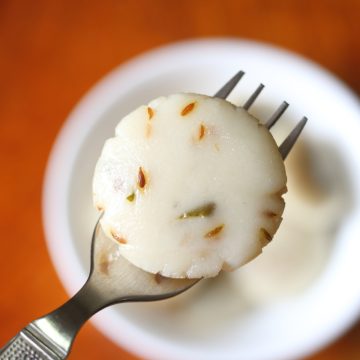 Nivagrya: A delicious, steamed rice flour snack from Maharashtra. Also a vegan, gluten-free dish that is suitable for a renal diet or kidney diet.