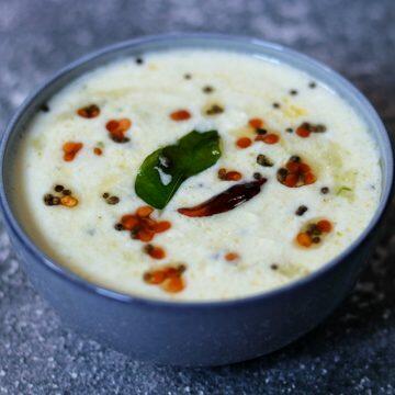 Tangy and cooling Usirikaya Perugu Pachadi or Nellikai Thayir Pachadi made by adding a ground paste of Indian Gooseberry and Green chilli to yogurt.