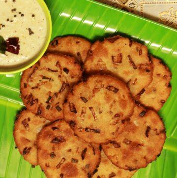 Maddur Vada | Deep-Fried Rice Flour and Semolina discs flavoured with onion and green chillies