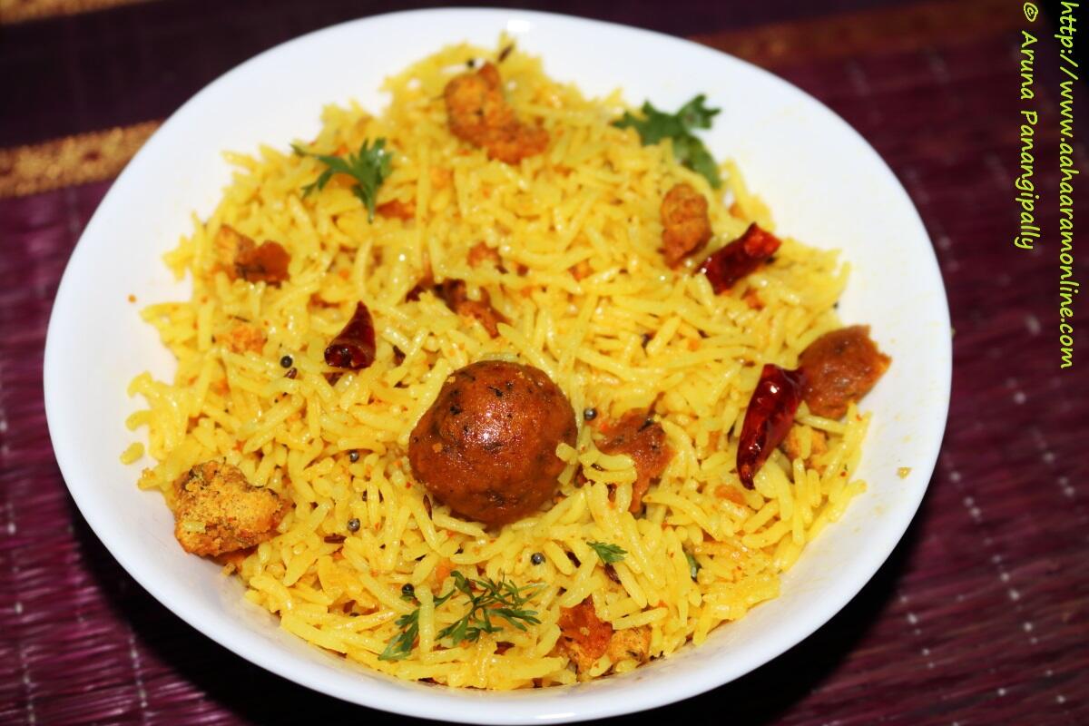 Nagpuri Gola Bhat | Rice cooked with spiced besan balls