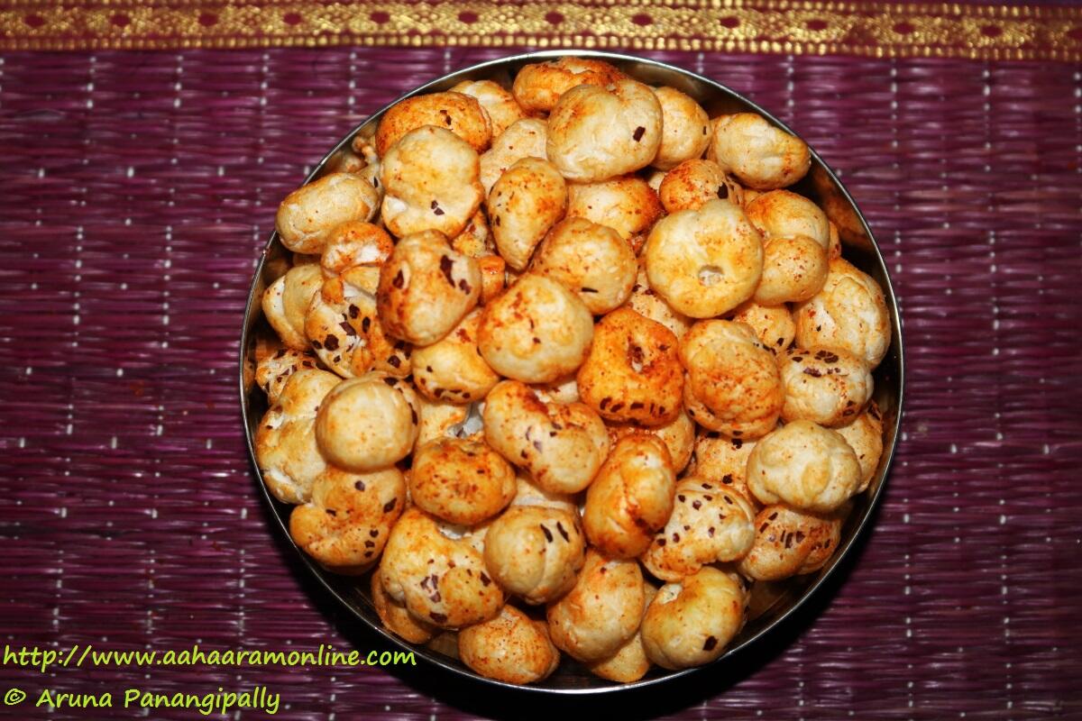 Roasted Phool Makhana (Fox Nuts, Gorgon Nuts or Lotus Seeds) spiced with chilli powder.