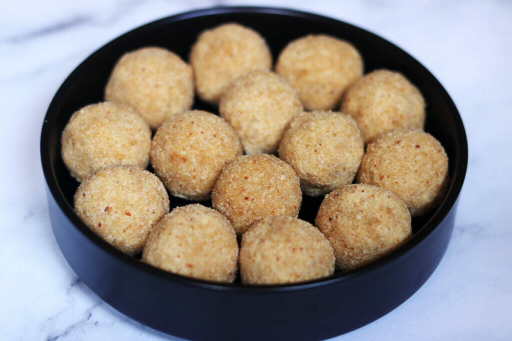 Sunnundalu are the protein-rich Udad Dal laddus from Andhra