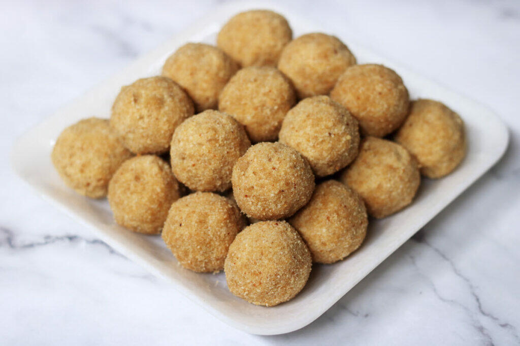 Sunnundalu (also called Minapa Sunni Undalu) are the delicious and nutritious udad dal laddus