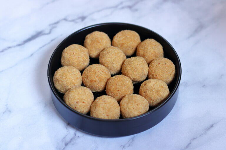 Sunnundalu, also called Minapa Sunni Undalu, is an easy to make and delicious Andhra Udad Dal Laddu