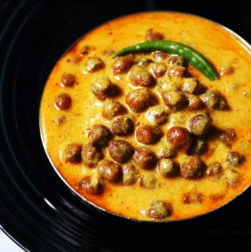 Rajasthani Kala Chana Kadhi: Whole Bengal Gram in a Yogurt gravy