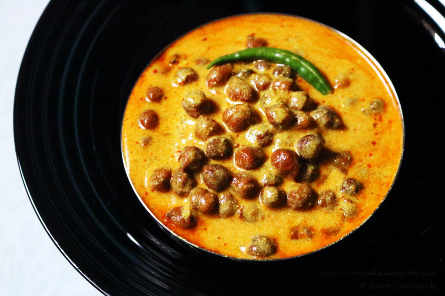 Rajasthani Kala Chana Kadhi: Whole Bengal Gram in a Yogurt gravy