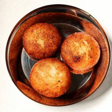 Suji Kakara Pitha: Deep-fried semolina balls with coconut stuffing