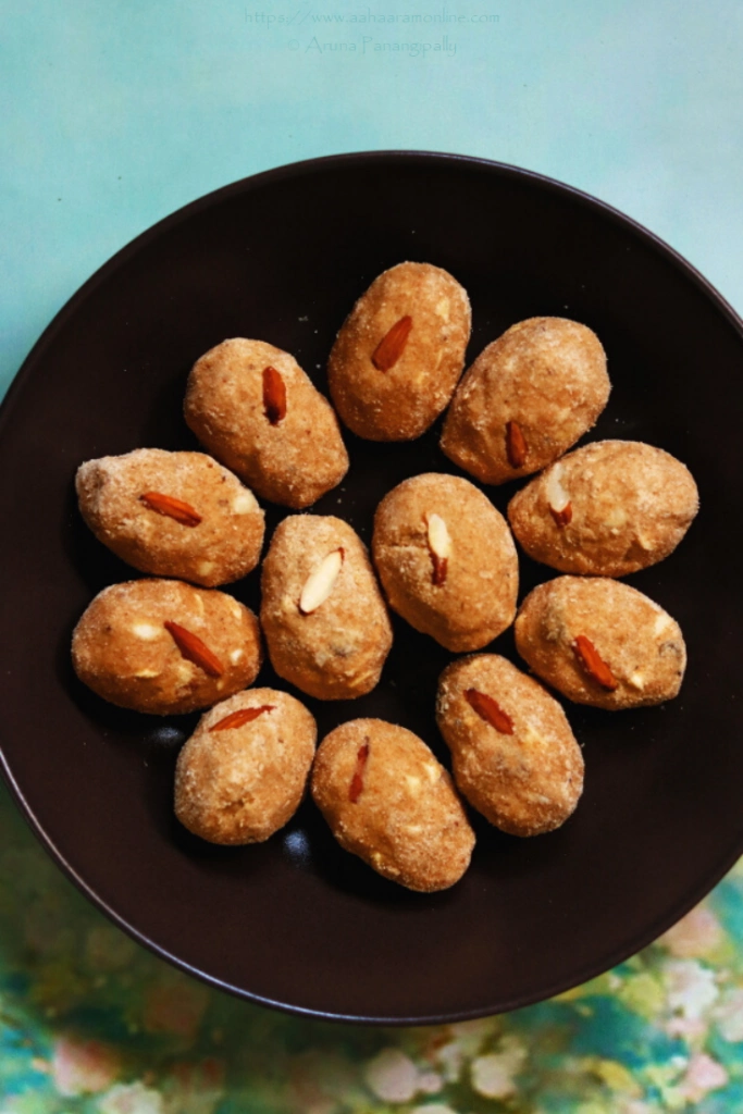 Atte ki Pinni | Wheat Flour and Dryfruit Laddus 