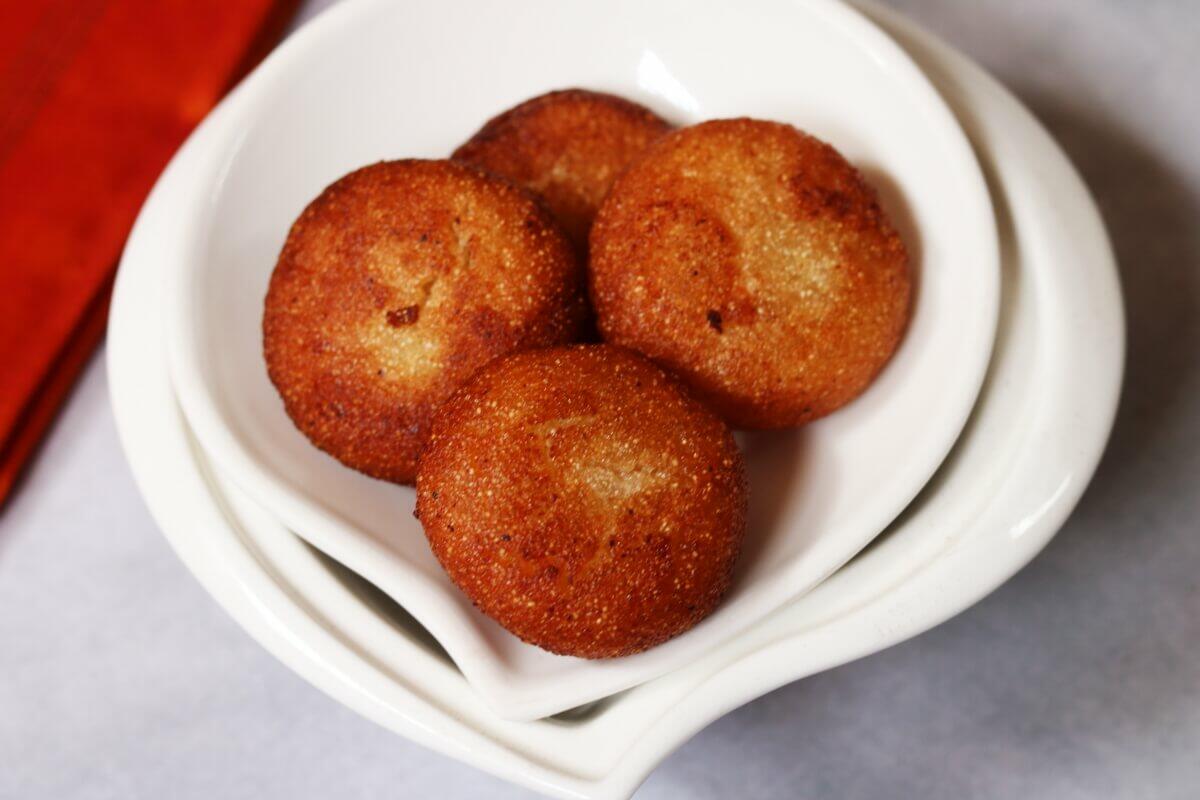 Andhra Rava Appalu | Suji Appam | Deep-fried Semolina Halwa Discs