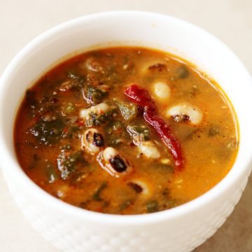 Delicious Spicy and Garlicky Malabar Spinach and Black-Eyed Peas Curry from Mangalore