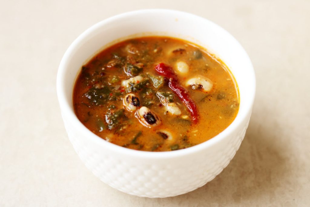 Spicy, garlicky Malabar Spinach and Black-Eyed Peas Curry called Valchebaji Ani Gule Curry in Konkani
