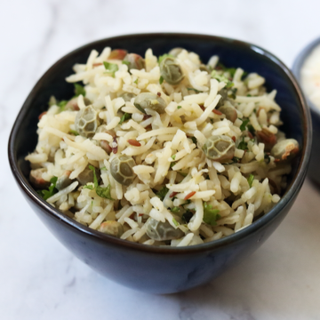 Tuvar Pulao or Tuvar Dana Bhaat, a mildly spiced rice made with freshly harvested pigeon pea.