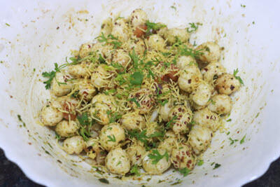 Makhana Bhel garnished with thin Sev and finely Chopped Coriander.