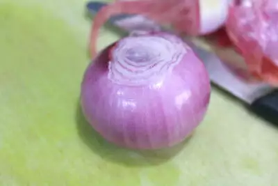 The peeled onion