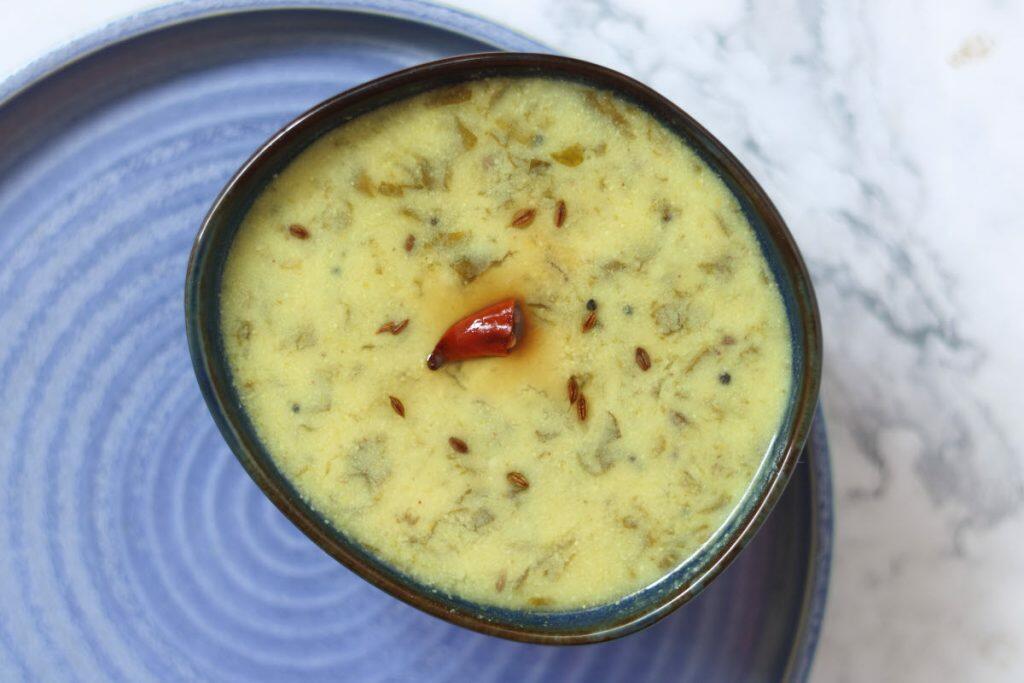 Chukka Kura Majjiga Pulusu | Andhra Kadhi with Khatta Palak (Garden Sorrel or Ambat Chukka)