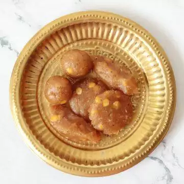 Bellam Kudumulu, also known as Bellam Undrallu or Teepi Undrallu, is offered as Vinayaka Chavithi Naivedyam in Andhra Pradesh and Telangana.