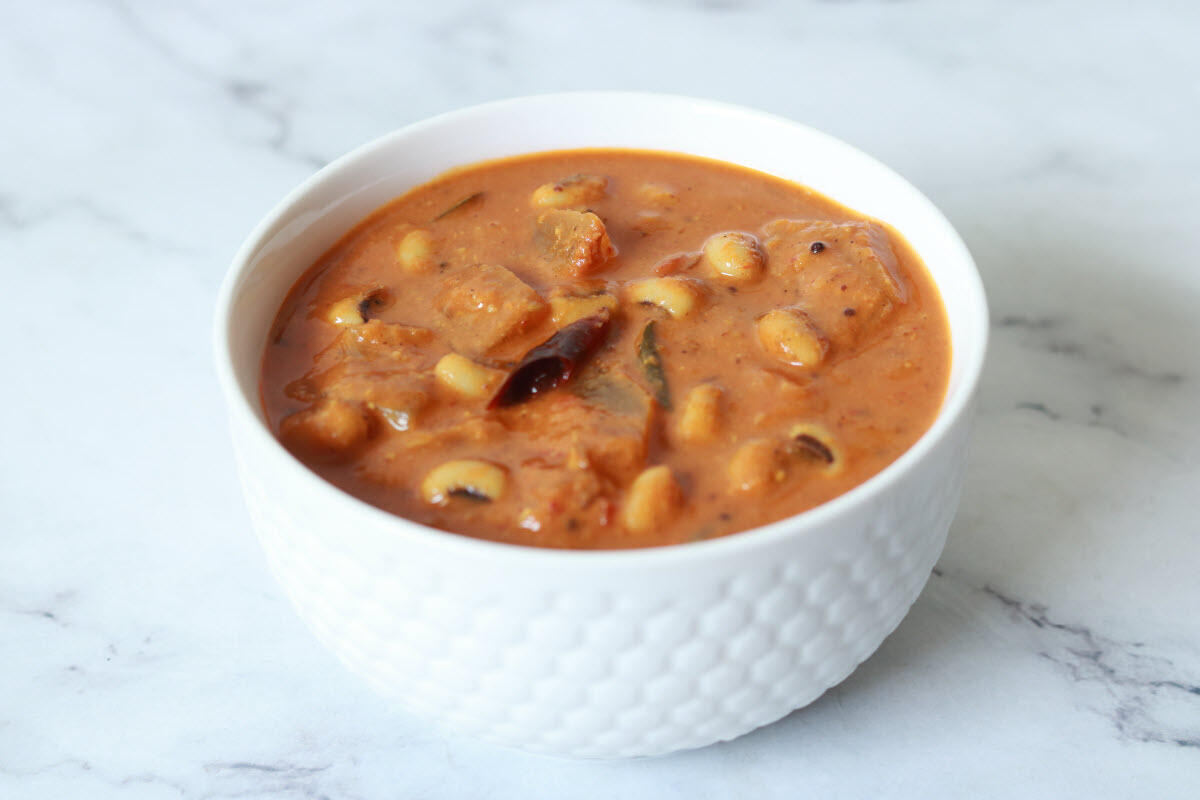 Nalagri Huli | Sambar With Cow Peas & Ash Gourd