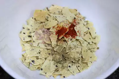 Roasted crushed papad mixed with dry spice powders.